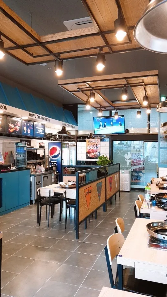 홍춘천치즈닭갈비 풍무지구점 — 실제 공간