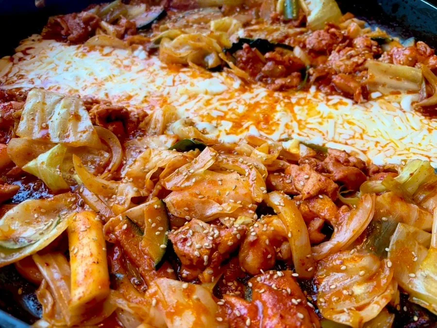 홍춘천치즈닭갈비 풍무지구점 — 실제 공간